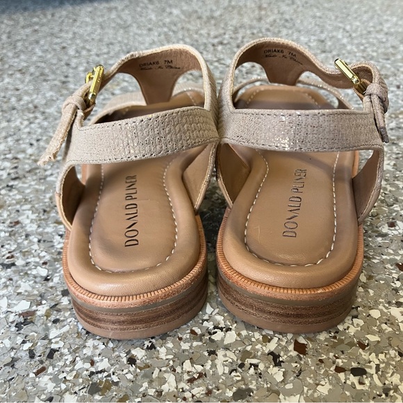 EUC Donald Pliner Dria T-Strap Tan and Gold Sandal (7) - Picture 9 of 12